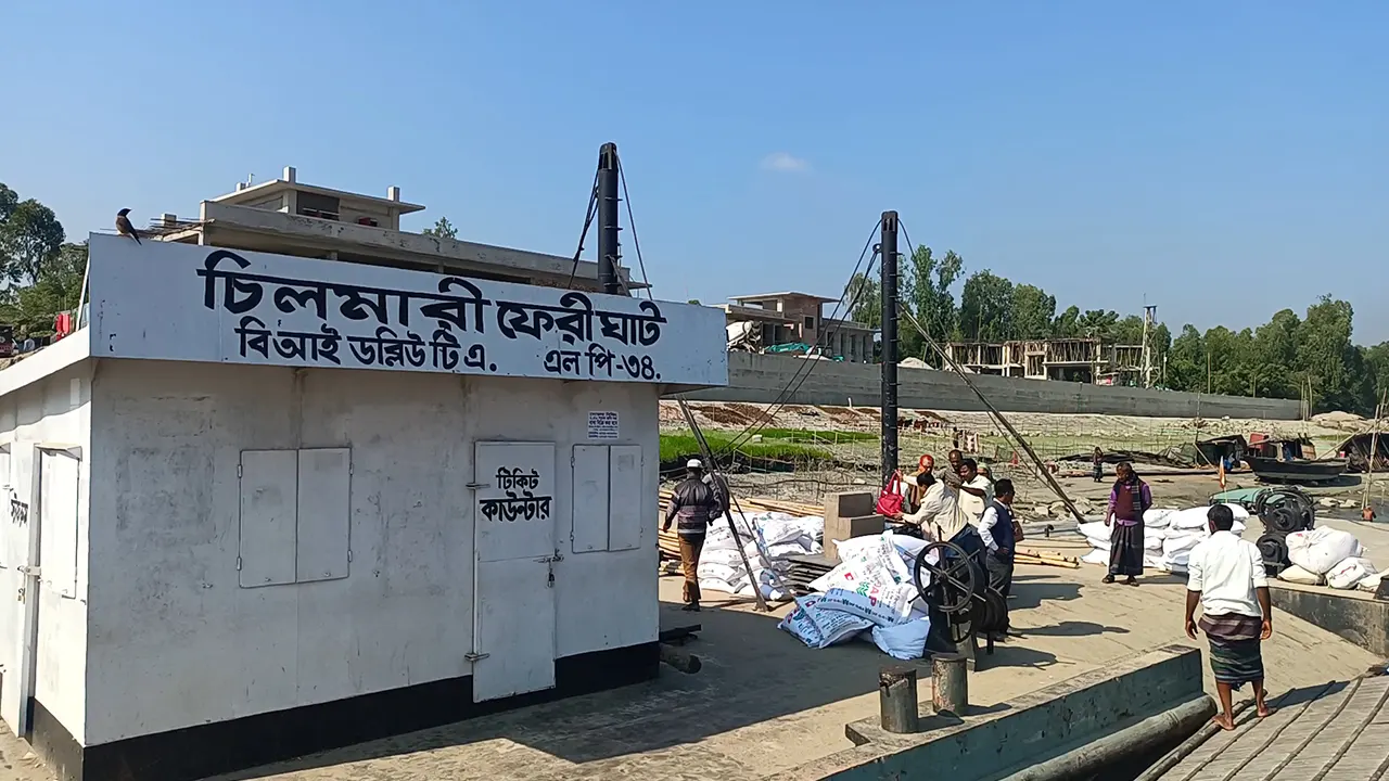 চিলমারী ফেরি ঘাট। ছবি : কালবেলা