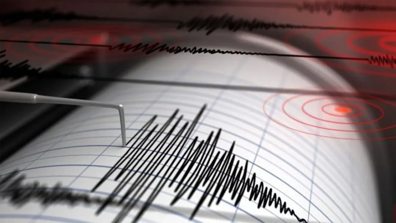 ভূমিকম্প আতঙ্কে কাঁপছে দেশ