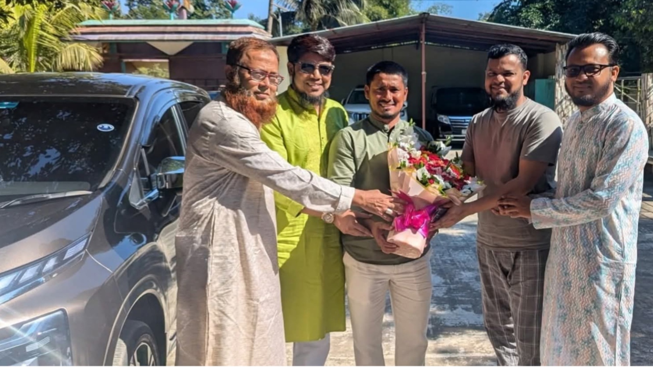 ফটিকছড়িতে সাবেক ক্রিকেটার মোহাম্মদ আশরাফুলকে স্বাগত জানানো হয়।  ছবি : কালবেলা