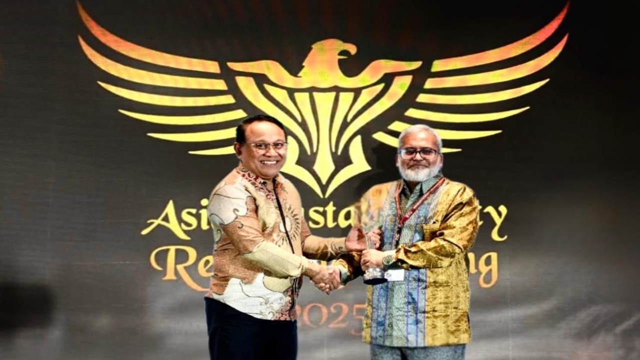 এনআরবিসি ব‍্যাংক এশিয়া সাসটেইনেবিলিটি রিপোর্টিং রেটিং-২০২৫-এ সিলভার অ্যাওয়ার্ড অর্জন করেছে। ছবি : সংগৃহীত