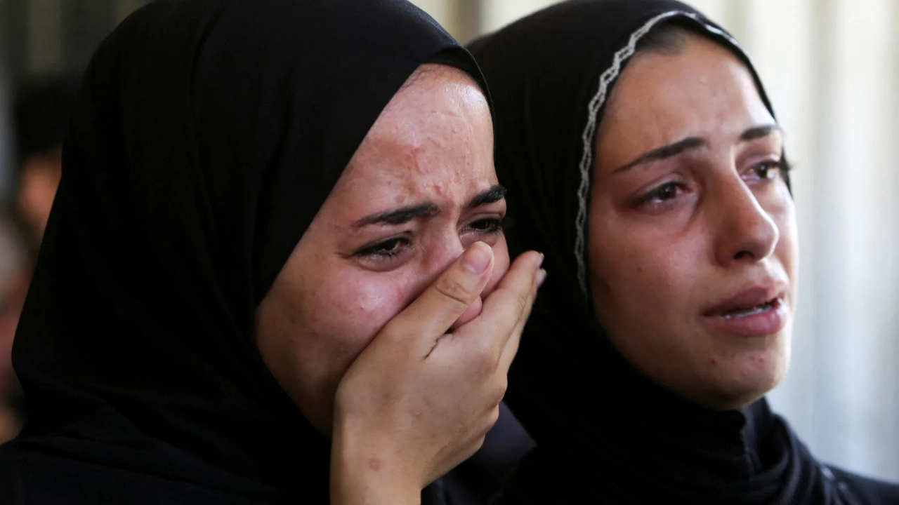 গাজায় ইসরায়েলি হামলায় মৃত্যু ৭০ হাজার ছাড়াল