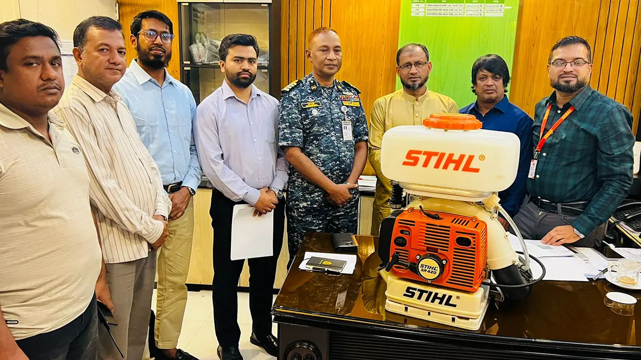 মশক নিধনে ৫৬ স্প্রেম্যানকে প্রশিক্ষণ দিল চসিক। ছবি : কালবেলা