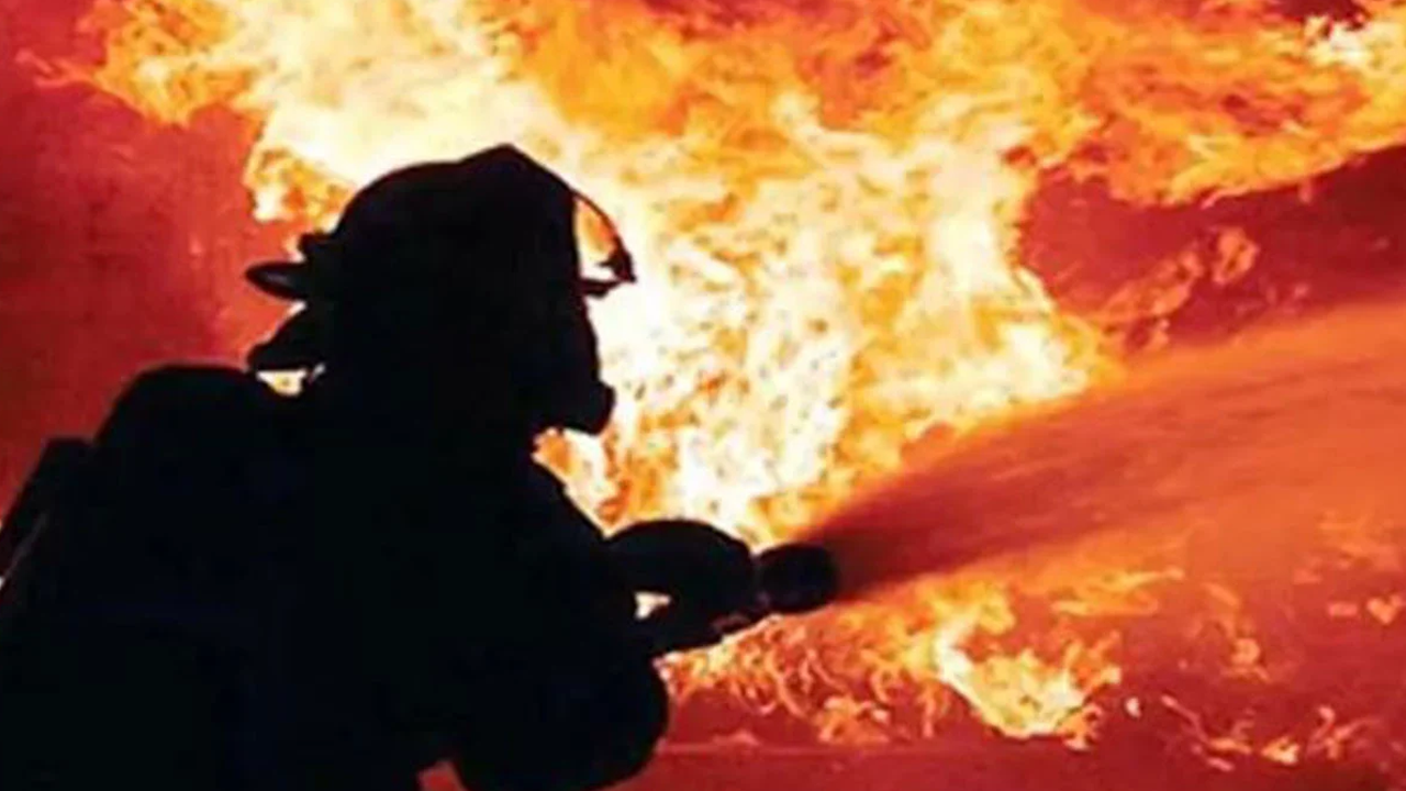 মোহাম্মদপুরে আবাসিক ভবনে আগুন