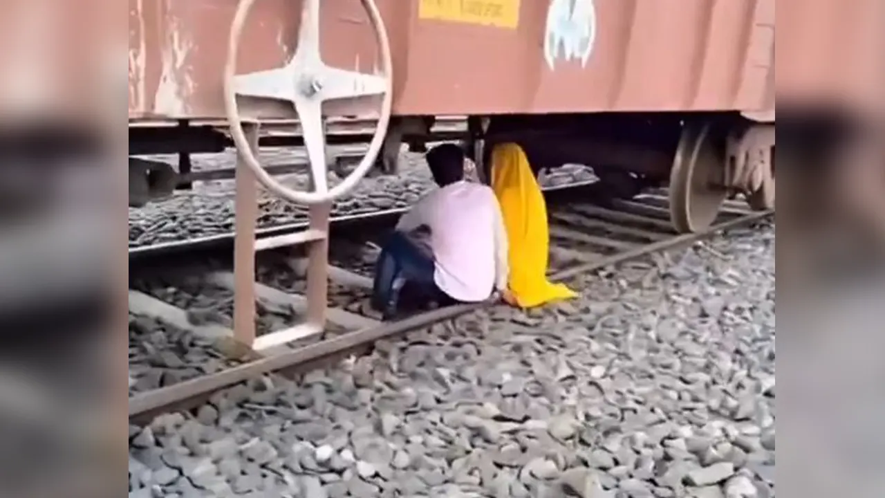 অল্পের জন্য প্রাণে বাঁচলেন তরুণ-তরুণী