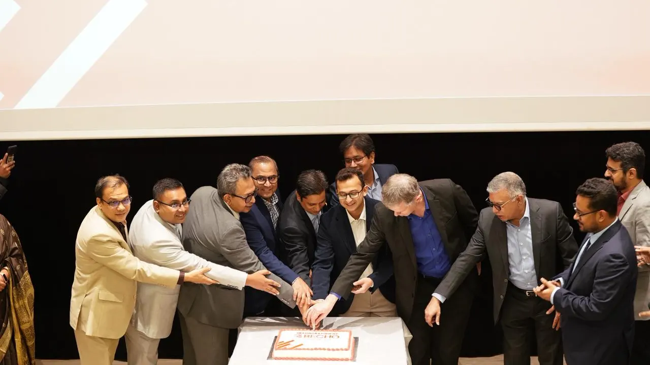 কেক কেটে বেচো প্ল্যাটফর্মের আনুষ্ঠানিক যাত্রা শুরু হয়েছে। ছবি : সংগৃহীত