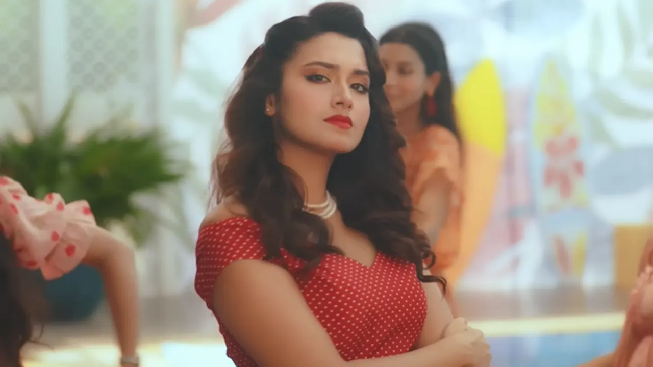 চমকে দিলেন ফারিণ