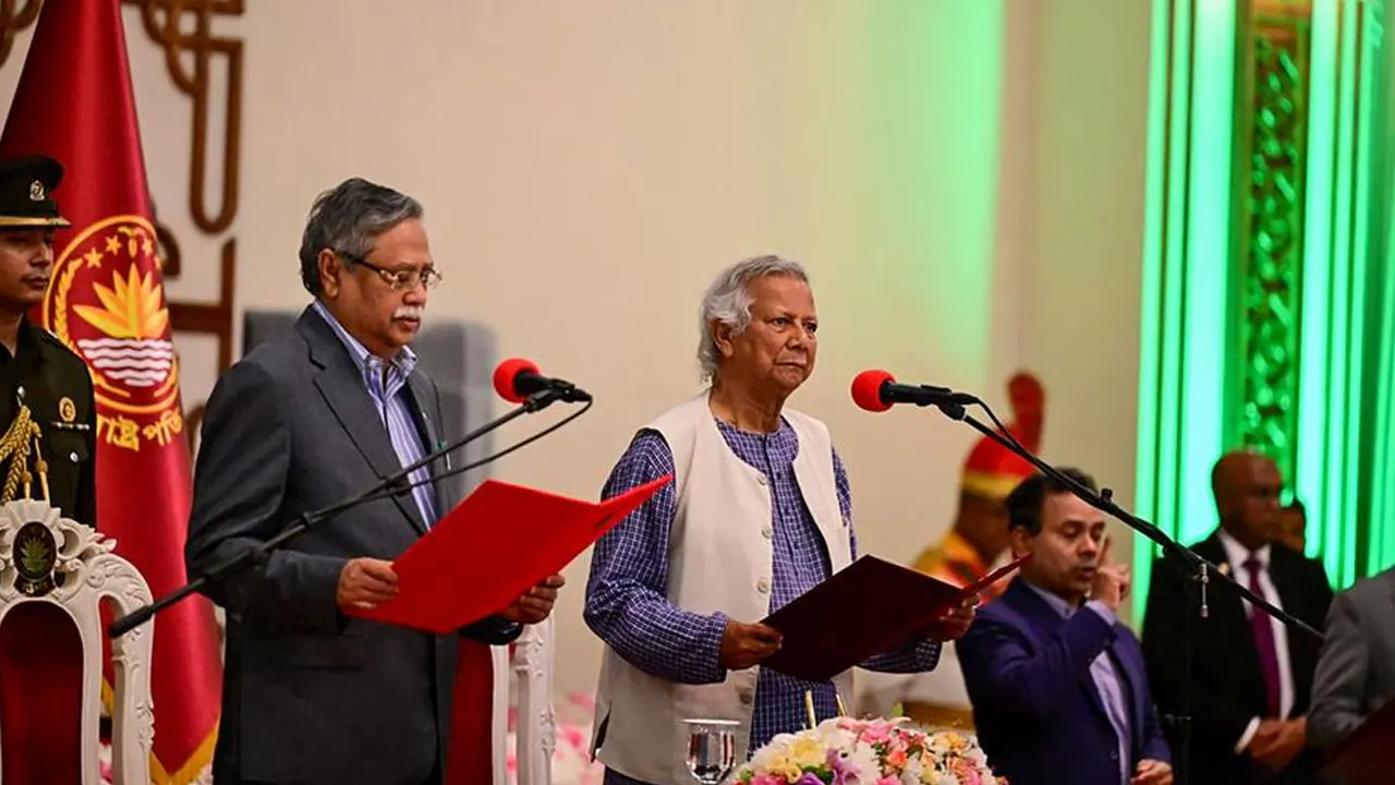প্রধান উপদেষ্টা ড. মুহাম্মদ ইউনূসের শপথ গ্রহণ। ছবি : সংগৃহীত