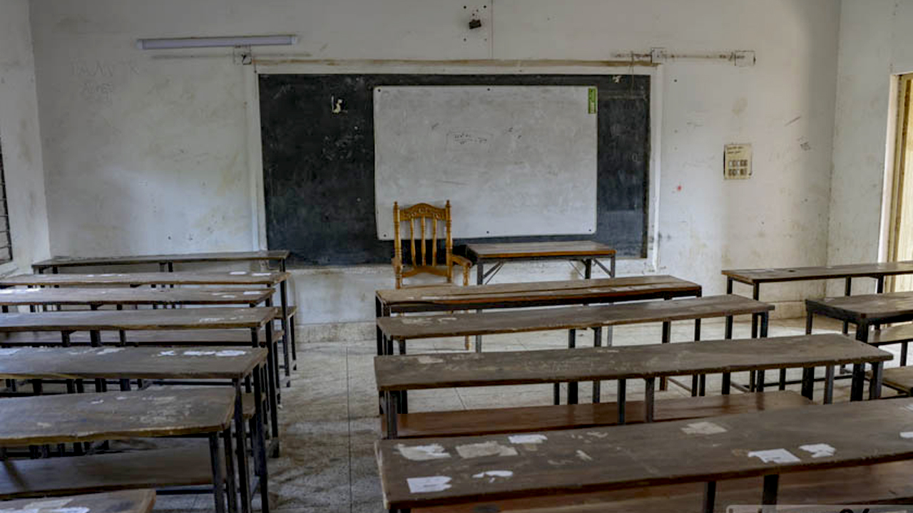 সরকারি প্রাথমিক বিদ্যালয়ে শিক্ষকদের ‘কমপ্লিট শাটডাউন’ স্থগিত