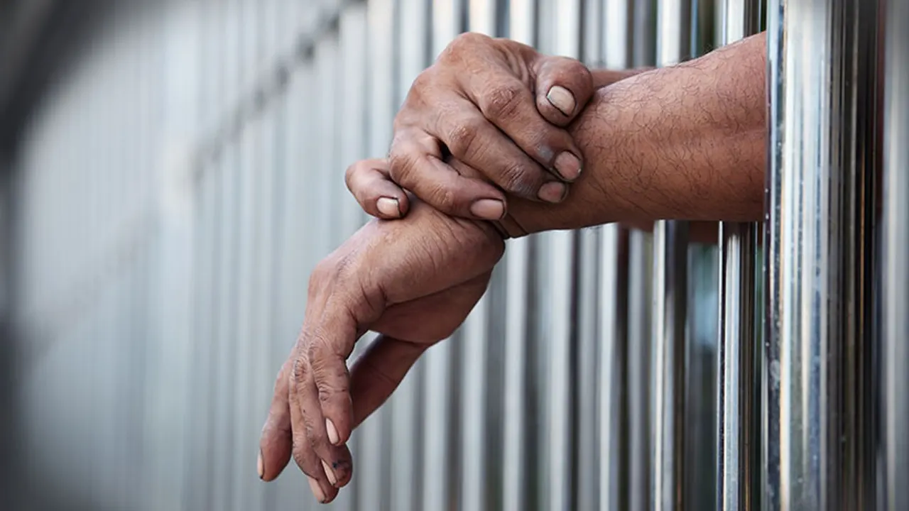 মালয়েশিয়ায় আটক ৮৪৩, আছে বাংলাদেশিও