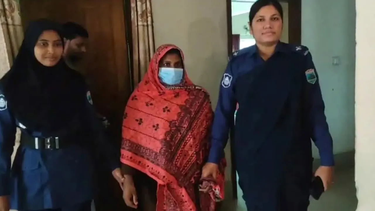 ৮ কুকুরছানা হত্যা মামলার আসামি সেই গৃহবধূর জামিন