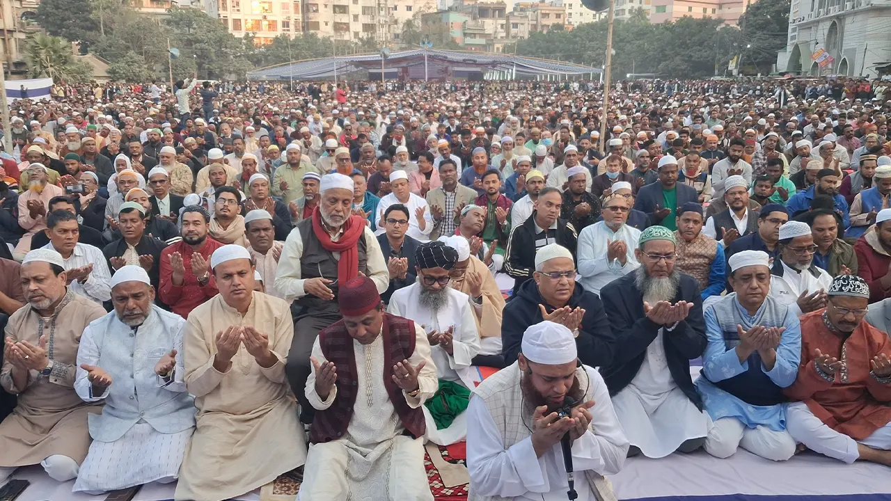 খালেদা জিয়ার সুস্থতা কামনায় গণদোয়া