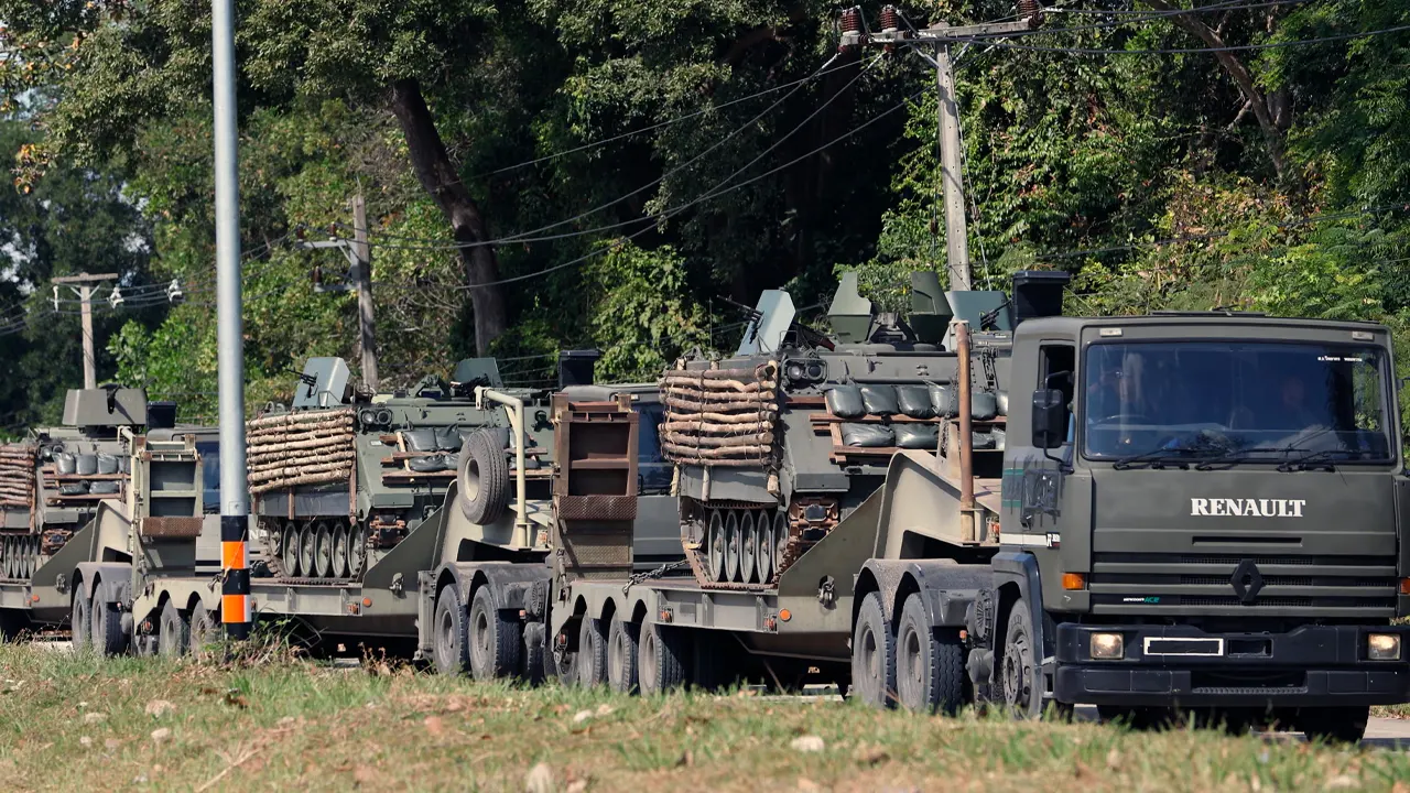 সীমান্তে ভারী যান। ছবি : সংগৃহীত