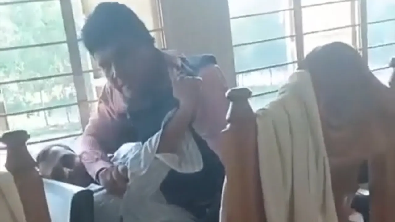 দুই শিক্ষকের মারামারির ভিডিও ভাইরাল