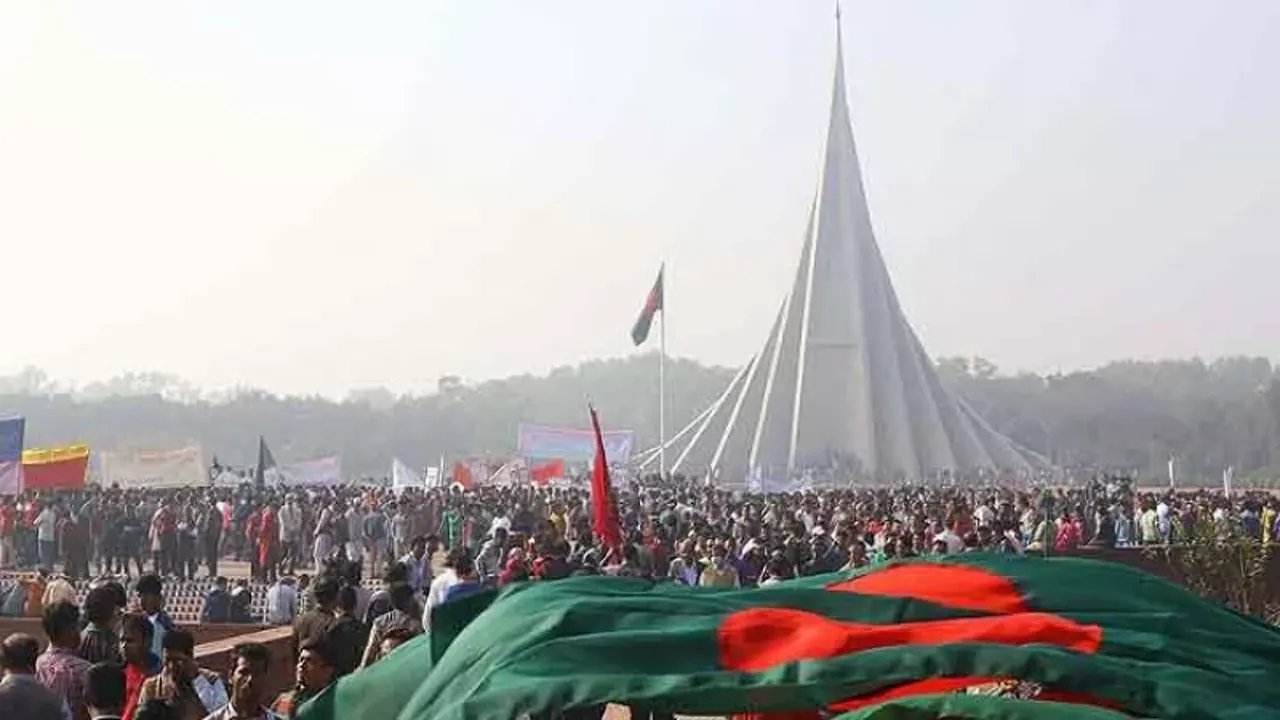 জাতীয় স্মৃতিসৌধে সর্বস্তরের মানুষের ঢল