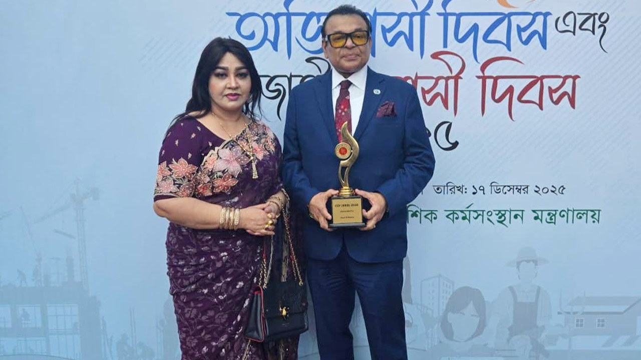 সিআইপি অ্যাওয়ার্ড পেলেন লায়ন শাহ নেওয়াজ। ছবি : সংগৃহীত