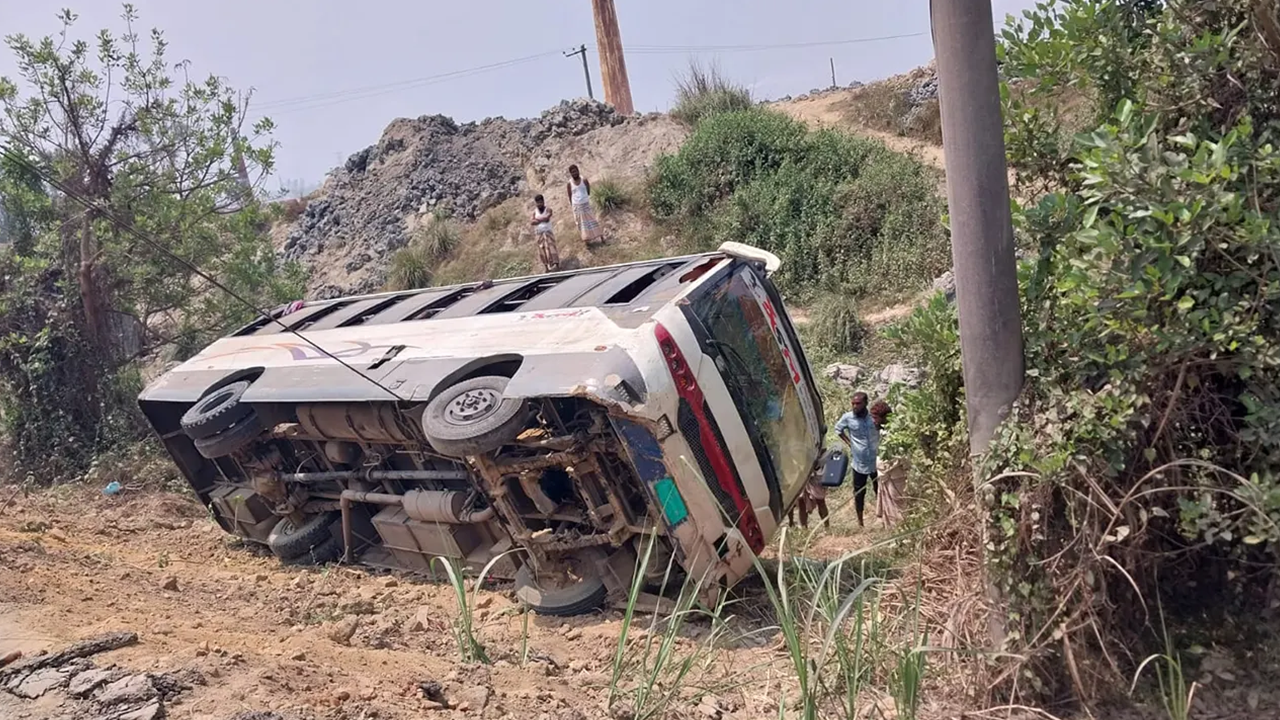 চট্টগ্রাম–কক্সবাজার মহাসড়ক যেন মৃত্যুফাঁদ