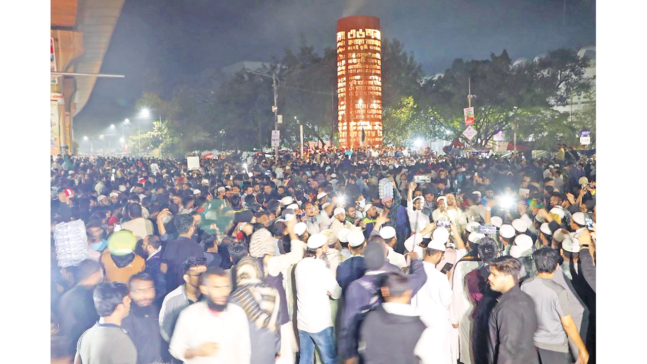 ওসমান হাদির মৃত্যুতে প্রতিবাদের ঝড়, বিচার দাবিতে উত্তাল দেশ