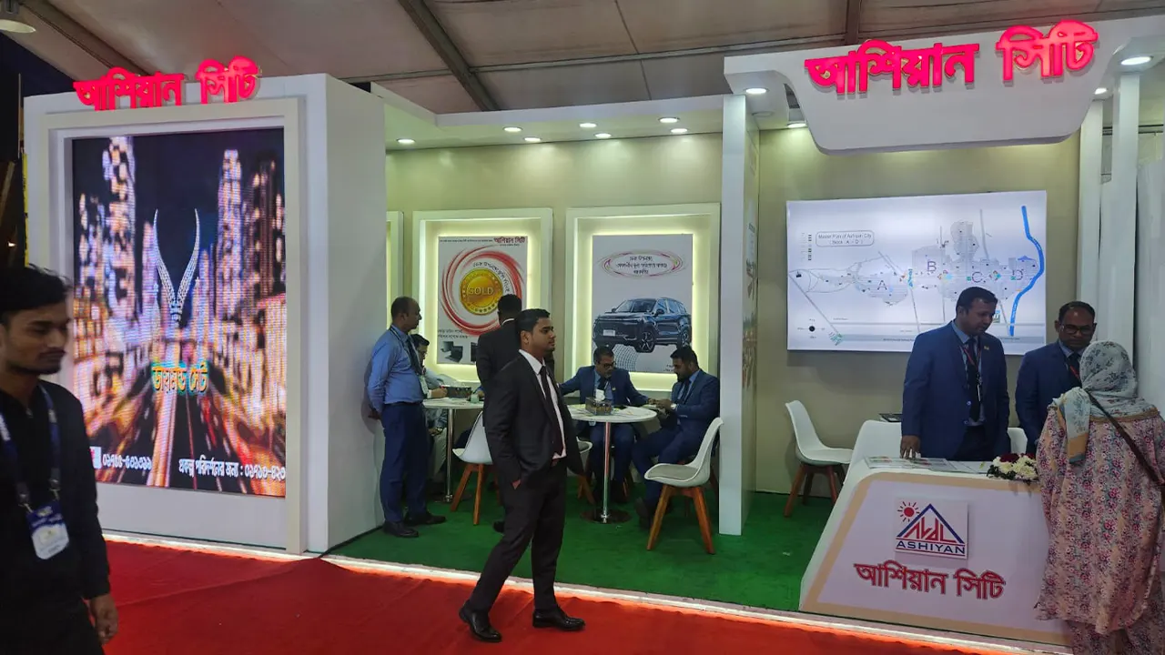 রিহ্যাব মেলা ২০২৫ -এ আশিয়ান সিটির স্টলে দর্শণার্থী। ছবি : সৌজন্য