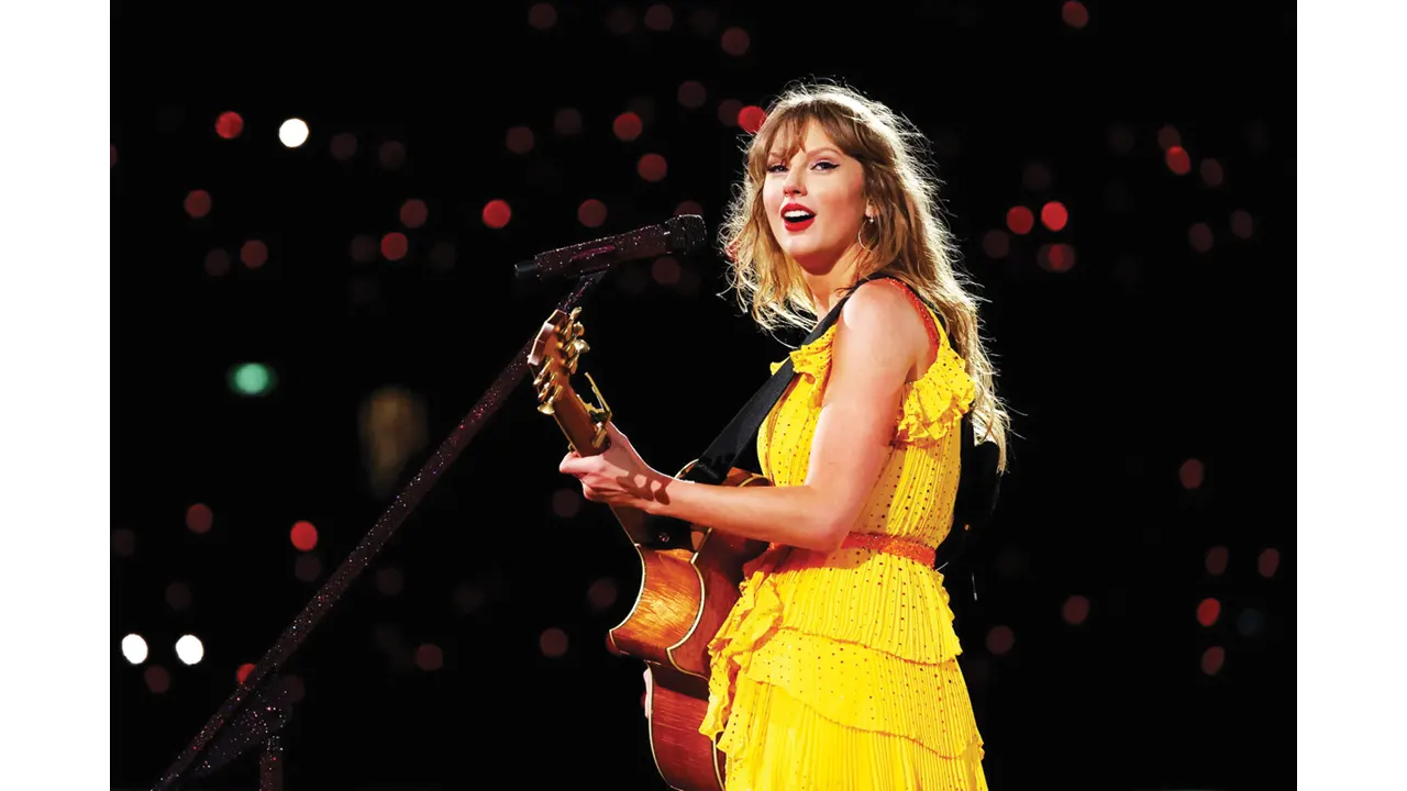 লড়াইয়ে নেমেছেন টেইলর সুইফট
