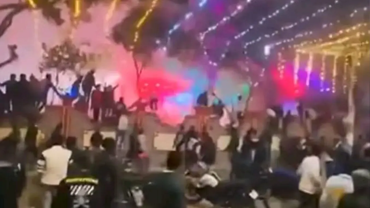 ফরিদপুরে জেমসের কনসার্টে হামলার চিত্র। ছবি : কালবেলা