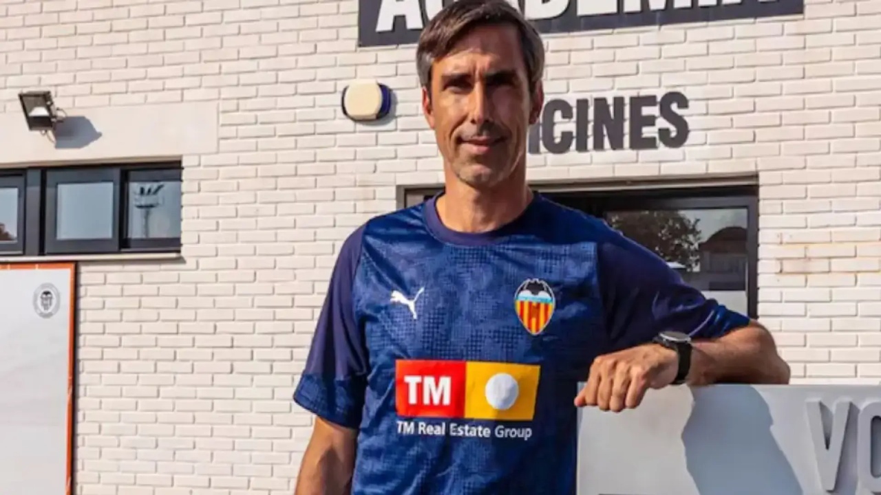 ভ্যালেন্সিয়া নারী ‘বি’ দলের কোচ ফার্নান্দো মার্টিন। ছবি : সংগৃহীত