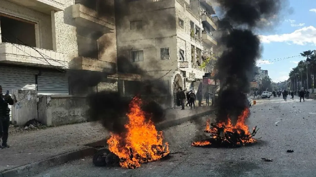 লাতাকিয়ায় বিক্ষোভে সহিংসতা, বহু হতাহত