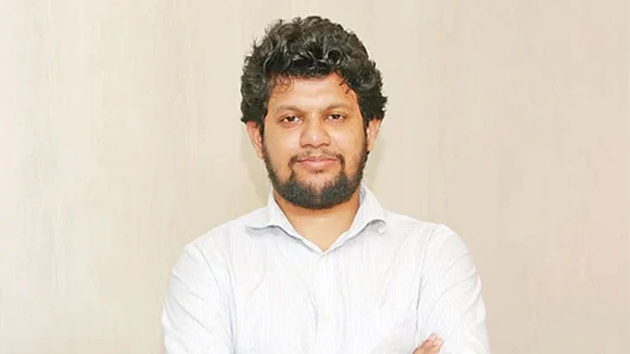 অন্তর্বর্তী সরকারের সাবেক তথ্য ও সম্প্রচার উপদেষ্টা মাহফুজ আলম। ছবি : সংগৃহীত