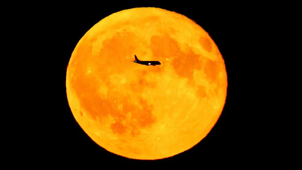 স্টার্জন মুন নামে পরিচিত পূর্ণিমার দেখা মিলেছে ৮ অগাস্ট সন্ধ্যা থেকে ৯ অগাস্ট সকাল পর্যন্ত।