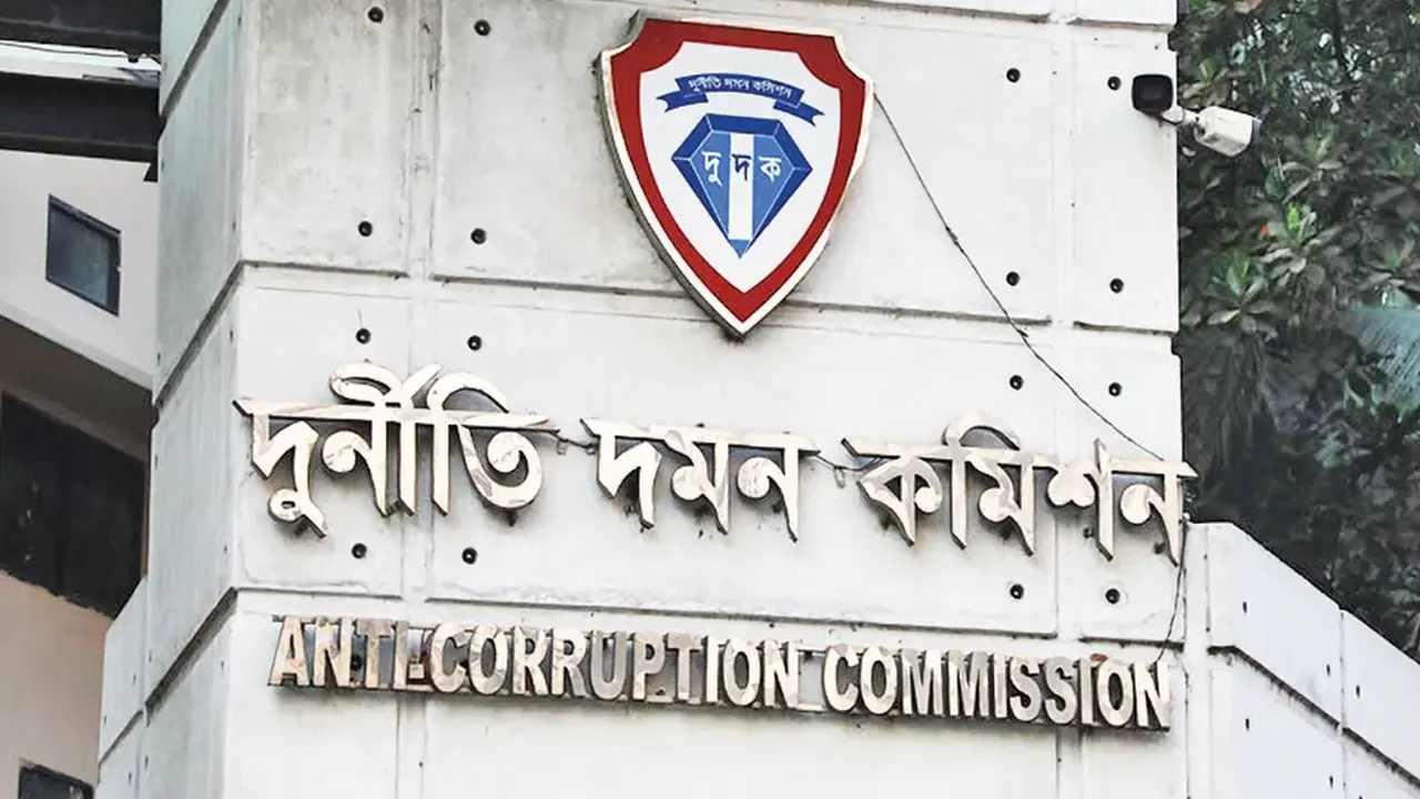 রাজশাহীতে সাবেক রেল কর্মকর্তার বিরুদ্ধে দুদকের মামলা