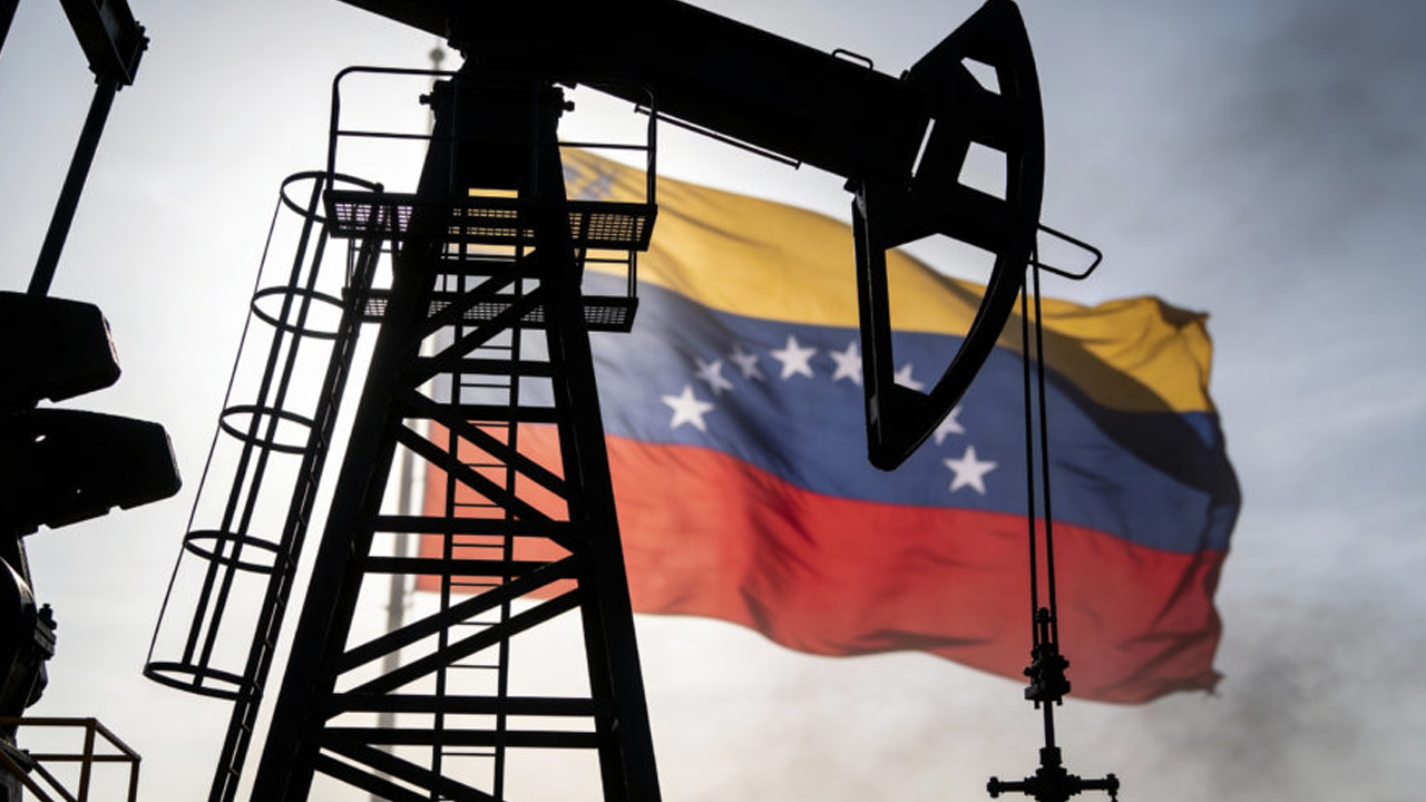 ভেনেজুয়েলায় যেতে প্রস্তুতি নিচ্ছে শীর্ষ তেল কোম্পানি