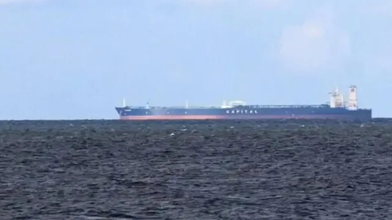 ভেনেজুয়েলা থেকে আসা তেলবাহী জাহাজ আটক করল যুক্তরাষ্ট্র