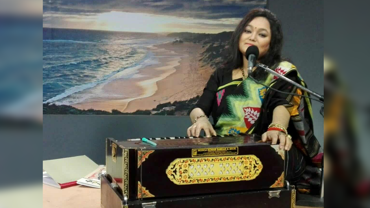 সুরকন্যা আহমাদ মায়ার পিএইচডি ডিগ্রি লাভ 