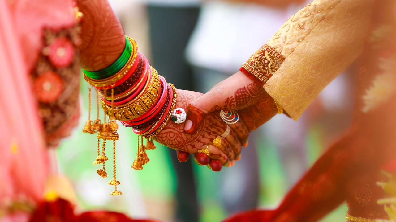 কর্মীরা বিয়ে করলেই ১৫ লাখ টাকা দিচ্ছেন বস, বাচ্চা হলে দেবেন আরও