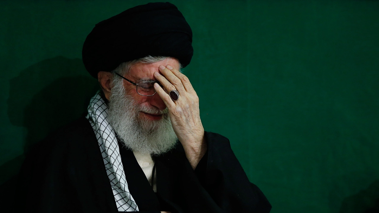 খামেনিকে বিচারের মুখোমুখি করার অঙ্গীকার করলেন ইরানের নির্বাসিত নেতা