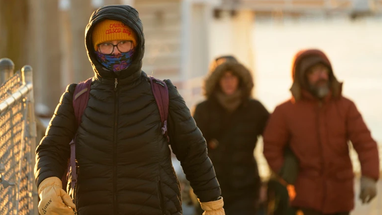যুক্তরাষ্ট্রে তুষারঝড়ে বিদ্যুৎ বিচ্ছিন্ন, বাতিল ১৩ হাজারের বেশি ফ্লাইট