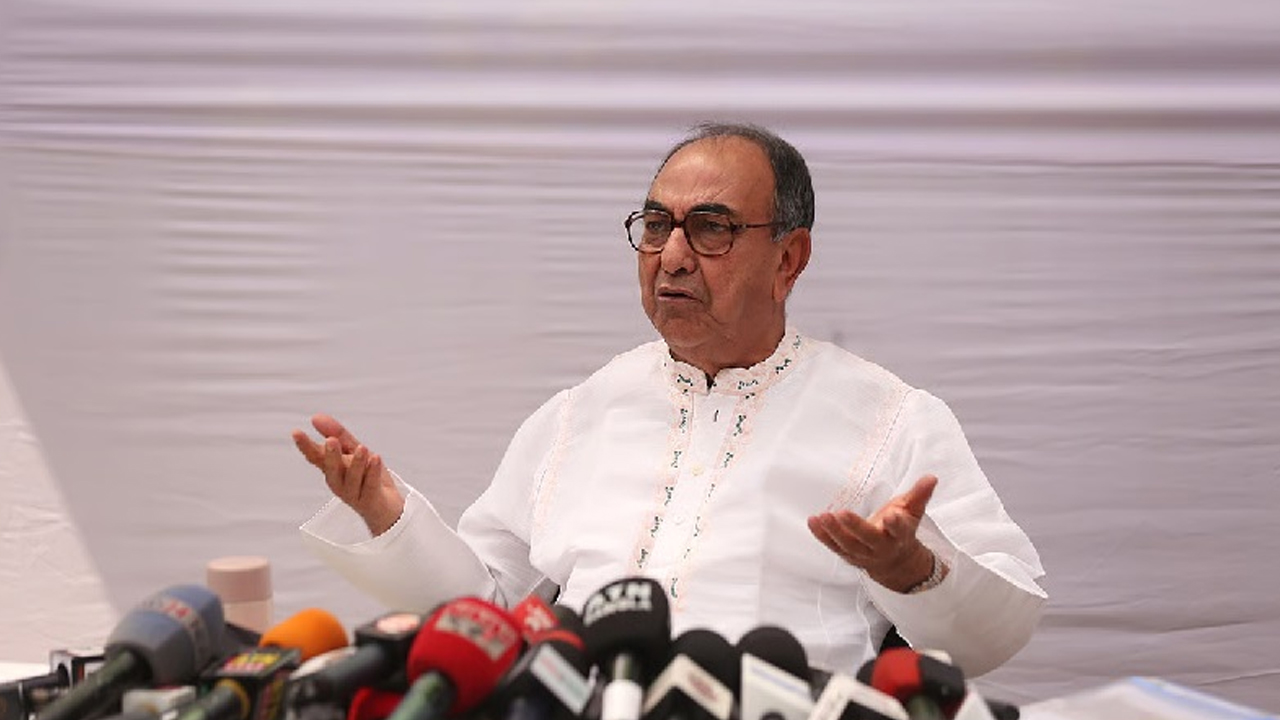 রাজধানীর শাহবাগে আজিজ সুপার মার্কেট অডিটোরিয়ামে আয়োজিত এক নির্বাচনী সভায় মির্জা আব্বাস | ছবি : সংগৃহীত