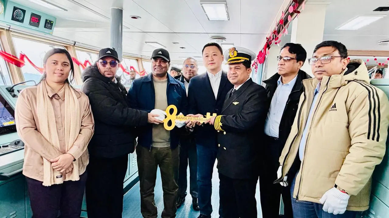 নতুন জাহাজ ‘বাংলার নবযাত্রা’ চীন থেকে বুঝে পেল বিএসসি