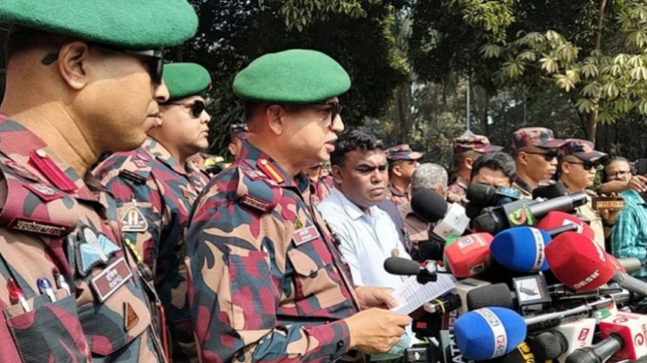 মিরপুরে জাতীয় সুইমিং কমপ্লেক্সে আয়োজিত সংবাদ সম্মেলনে বিজিবির ঢাকা সেক্টর কমান্ডার কর্নেল এস এম আবুল এহসান। ছবি : সংগৃহীত