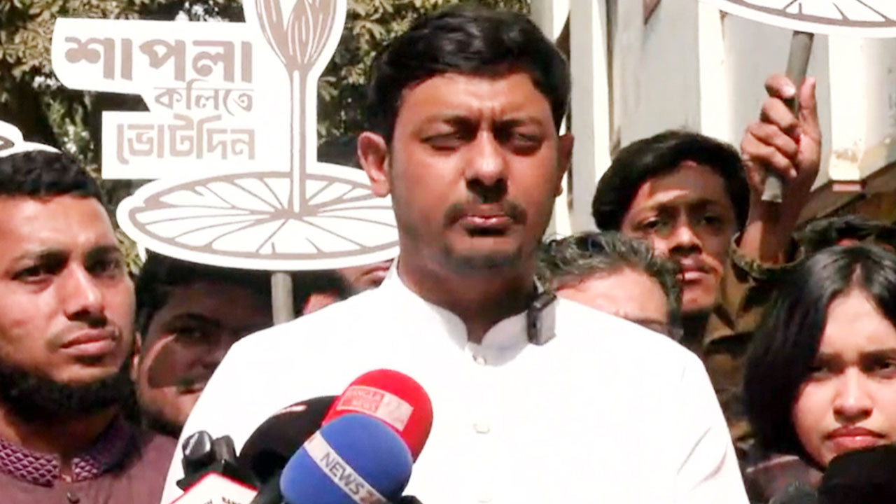 রাজধানীর খিলগাঁও এলাকায় নির্বাচনী প্রচারণাকালে নাসীরুদ্দীন পাটওয়ারী | ছবি : সংগৃহীত