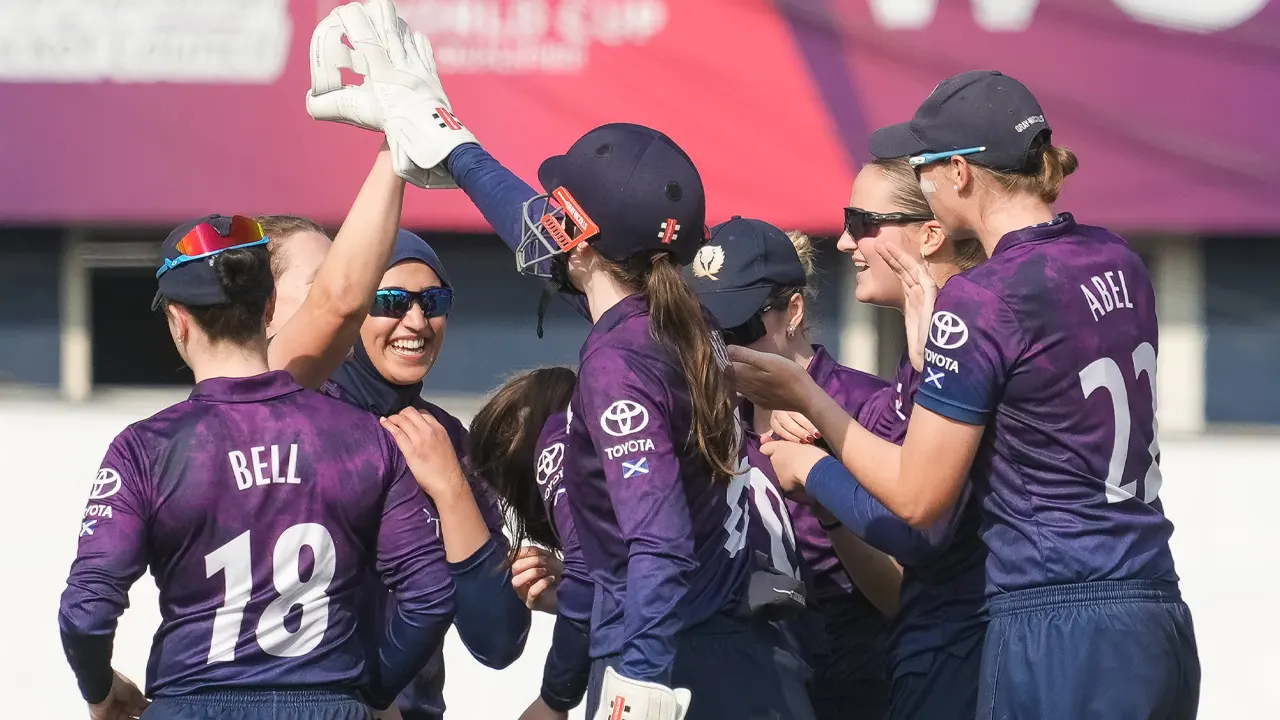 যুক্তরাষ্ট্রের বিপক্ষে উইকেট লাভের পর স্কটিশদের উদযাপন। ছবি : এক্স