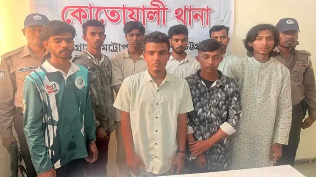 চট্টগ্রামে যুবলীগের ঝটিকা মিছিলের প্রস্তুতিকালে গ্রেপ্তার ৮। ছবি : কালবেলা