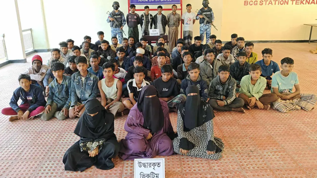 উদ্ধারকৃত ৫৫ জন ভুক্তভোগী নারী ও শিশু। ছবি : কালবেলা