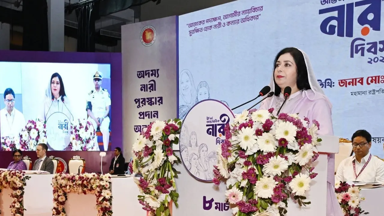 ‘আন্তর্জাতিক নারী দিবস ২০২৬’ উদ্‌যাপন ও 'শ্রেষ্ঠ অদম্য নারী' সম্মাননা প্রদান অনুষ্ঠানে বিশেষ অতিথির বক্তব্য রাখছেন ডা. জুবাইদা রহমান। ছবি : কালবেলা