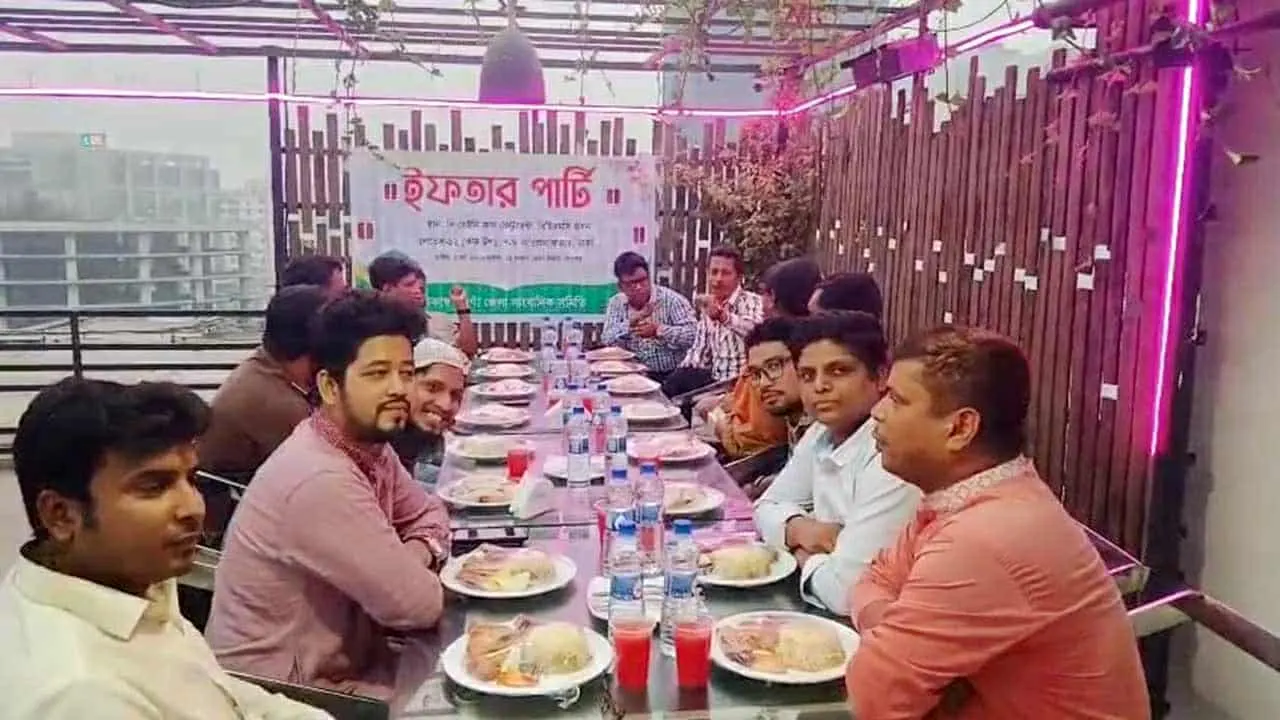 ইফতার ও দোয়া মাহফিল। ছবি : কালবেলা