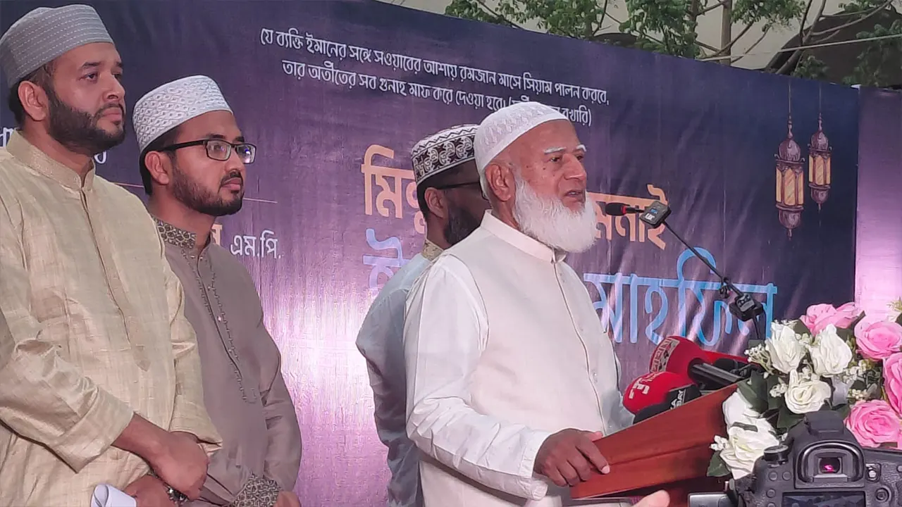 অ্যালামনাই অ্যাসোসিয়েশনে বক্তব্য দিচ্ছেন বিরোধীদলীয় নেতা ডা. শফিকুর রহমান। ছবি : কালবেলা