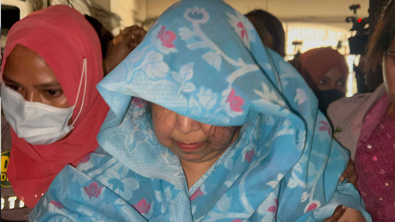 আদালতে জাতীয় সংসদের সাবেক স্পিকার শিরীন শারমিন চৌধুরী। ছবি : কালবেলা