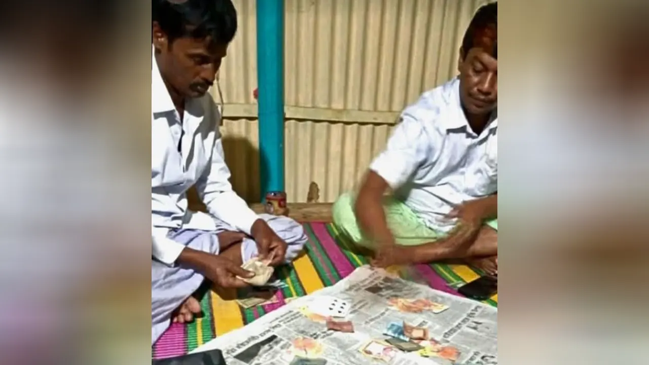 বিএনপি নেতার ‘জুয়ার আসরের’ ছবি ভাইরাল