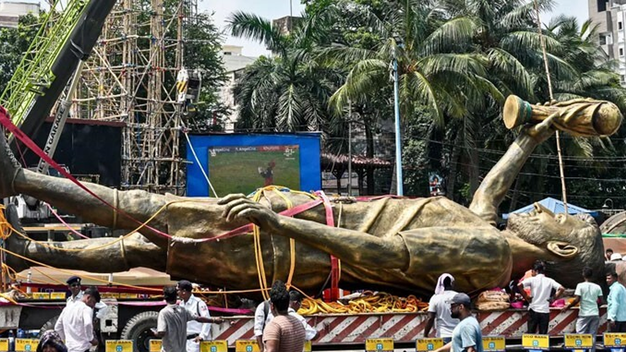 সরিয়ে ফেলা হলো মেসির সেই ভাস্কর্য
