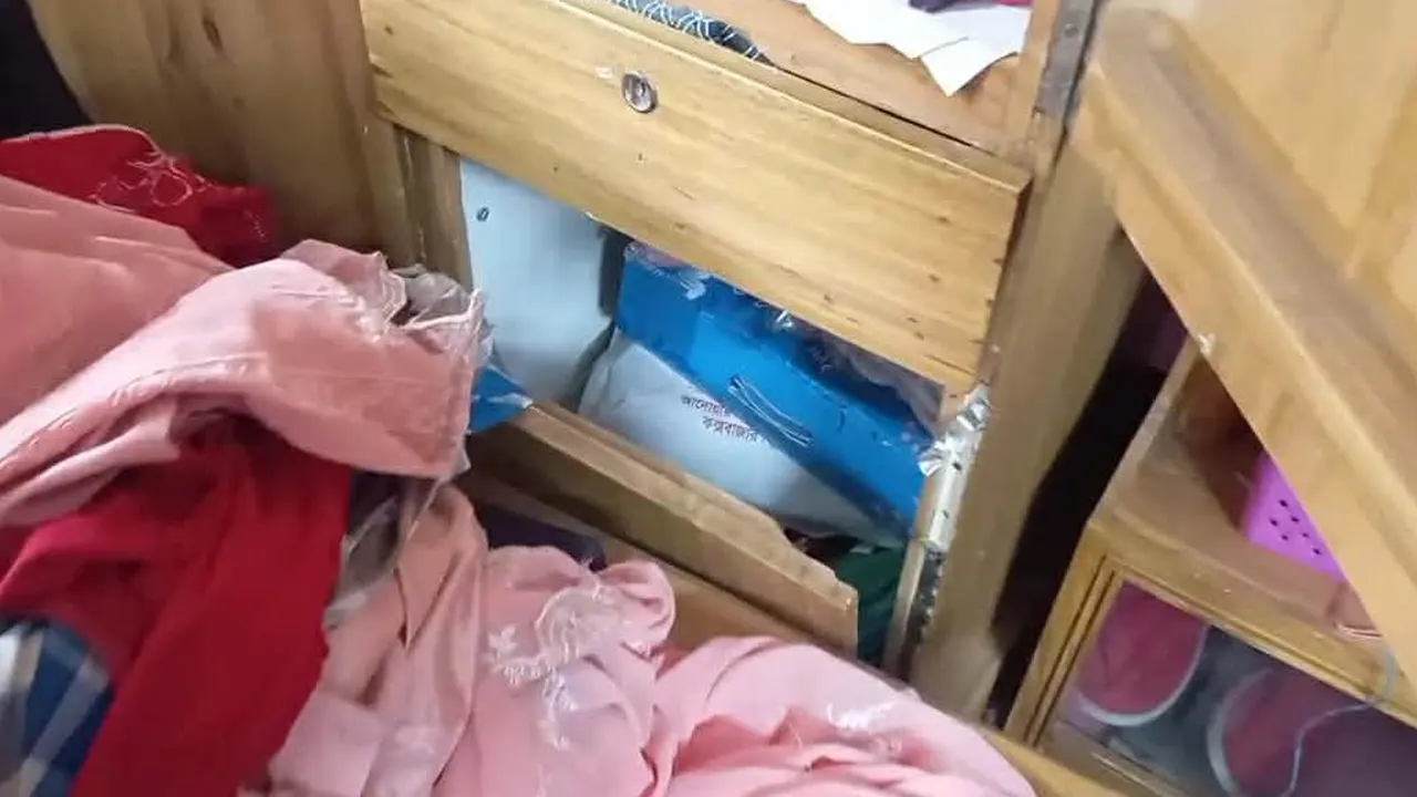 ভুক্তভোগীর লুট করা বাড়ি। ছবি : কালবেলা