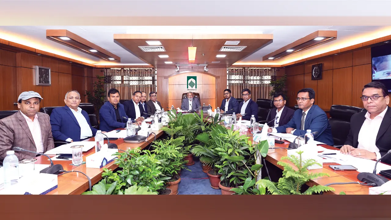 সম্মিলিত ইসলামী ব্যাংকের বোর্ড সভায় কর্মকর্তারা । ছবি : সংগৃহীত